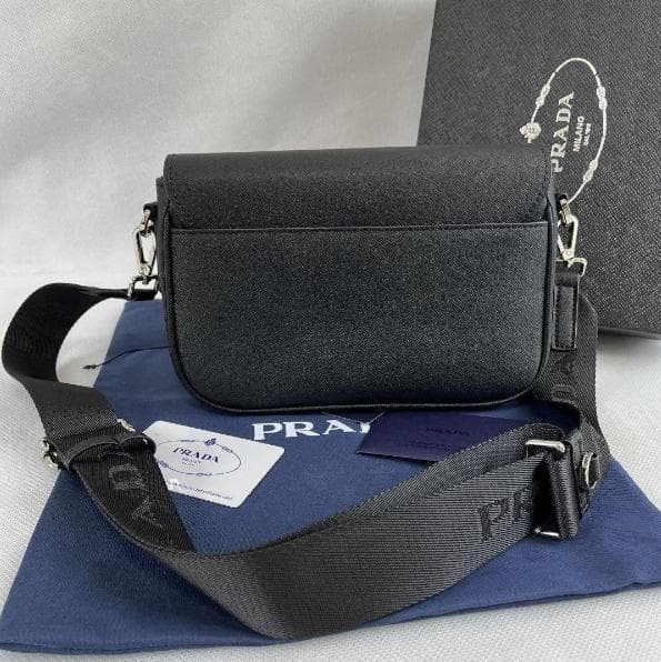 極美品 ブラックショルダーバッグレザー