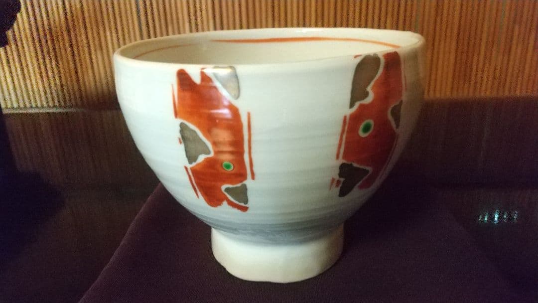 備前　金重有邦　粉引茶碗　朱に金　銀にも　ポツッと碧！ 小ぶりで　とても可愛い