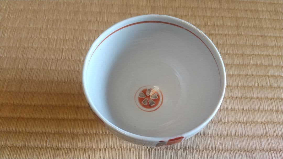 備前　金重有邦　粉引茶碗　朱に金　銀にも　ポツッと碧！ 小ぶりで　とても可愛い