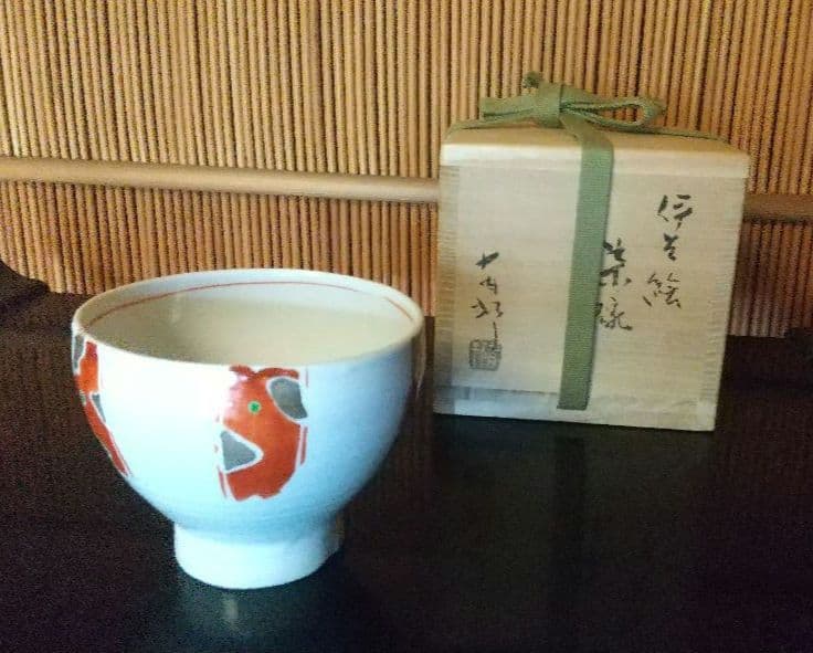 備前　金重有邦　粉引茶碗　朱に金　銀にも　ポツッと碧！ 小ぶりで　とても可愛い