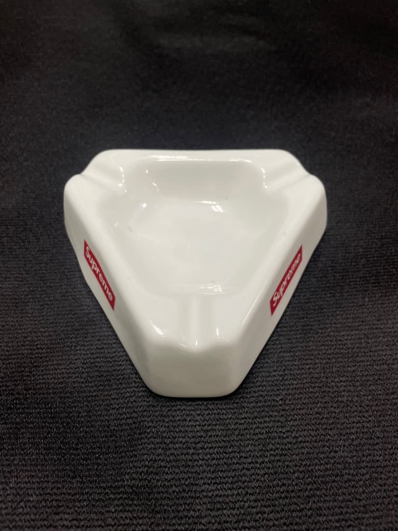 Supreme 三角形灰皿 ホワイト