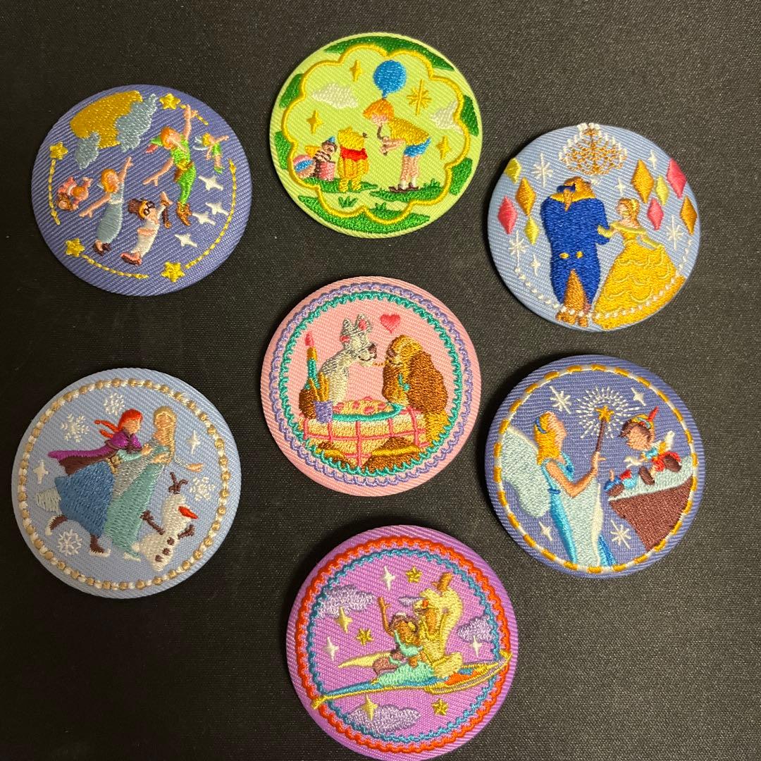 第一弾 ディズニー刺繍缶バッジ 7種類 - メルカリ