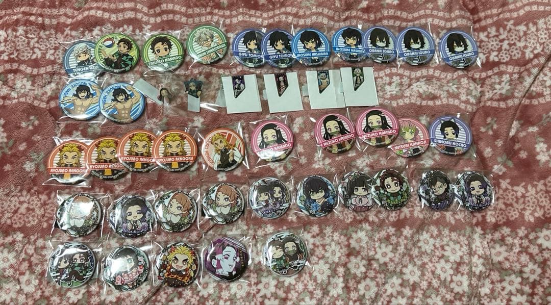 鬼滅の刃 缶バッジ ラバスト等約500点まとめ売り