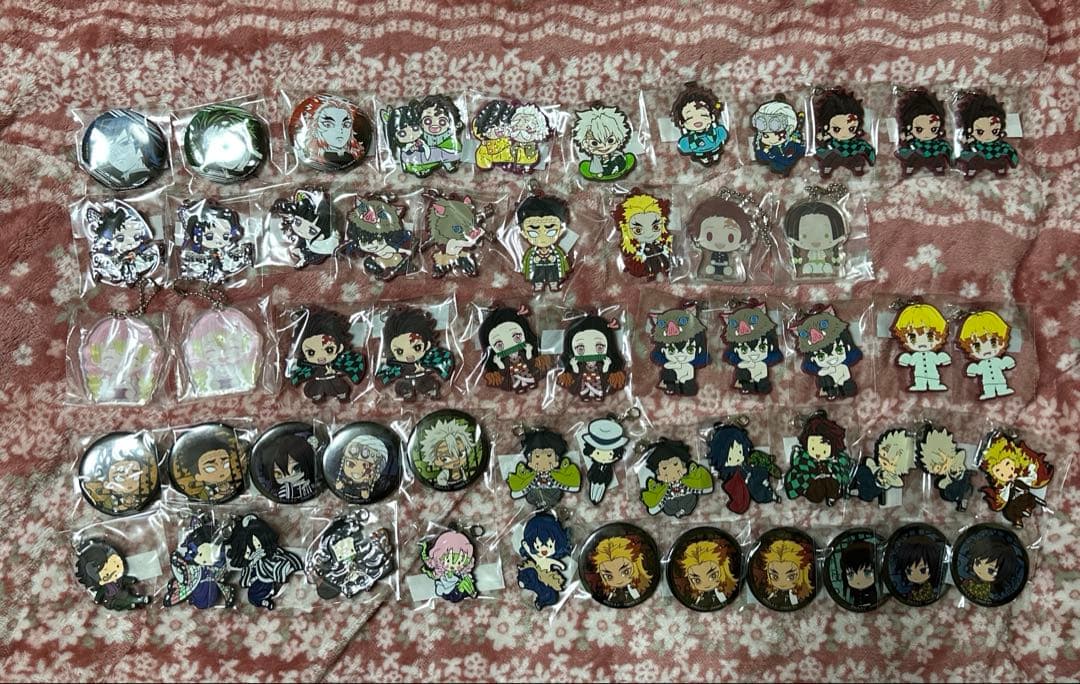 鬼滅の刃 缶バッジ ラバスト等約500点まとめ売り