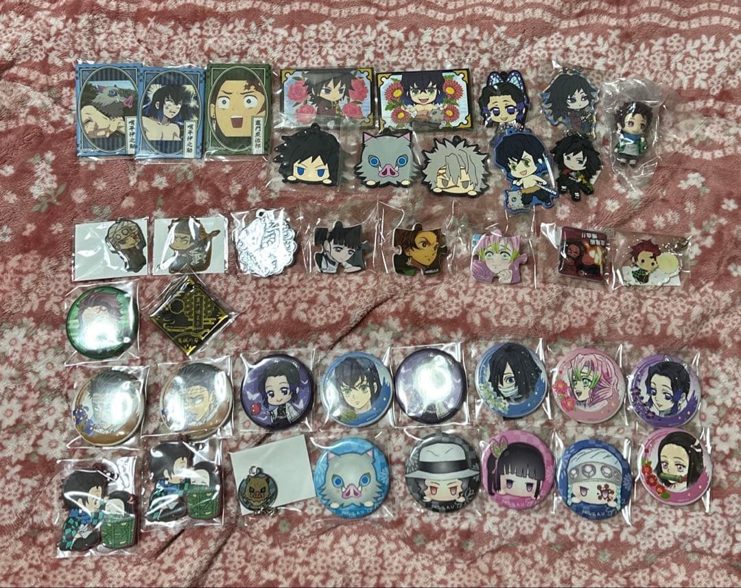 鬼滅の刃 缶バッジ ラバスト等約500点まとめ売り