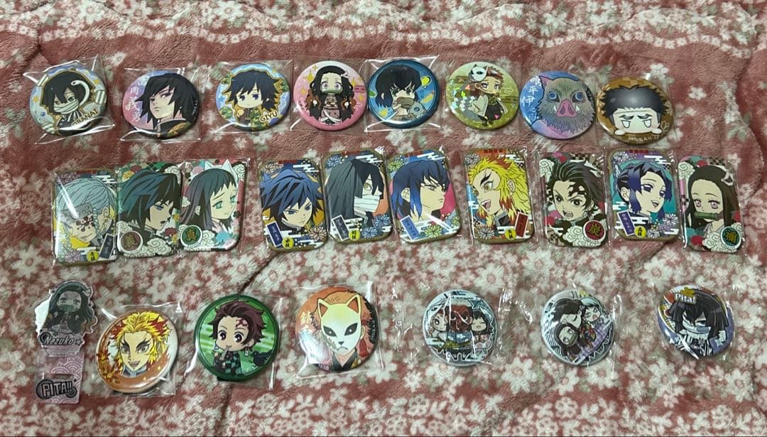 鬼滅の刃 缶バッジ ラバスト等約500点まとめ売り