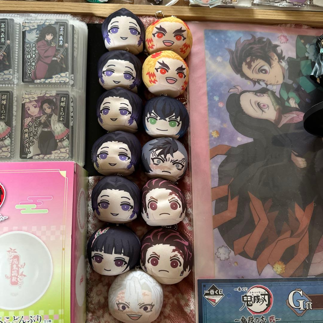 鬼滅の刃 缶バッジ ラバスト等約500点まとめ売り