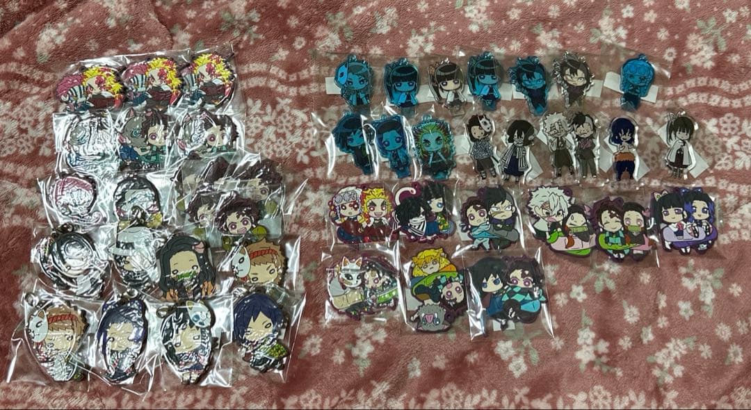 鬼滅の刃 缶バッジ ラバスト等約500点まとめ売り