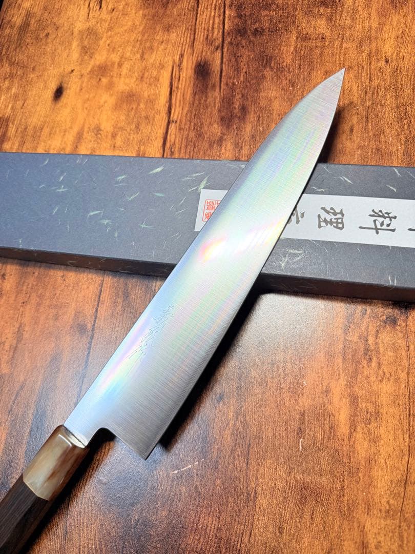 義弘作　和牛刀　包丁　9寸 VG-1鋼 全鋼　山脇刃物製作所　縞黒檀水牛八角柄