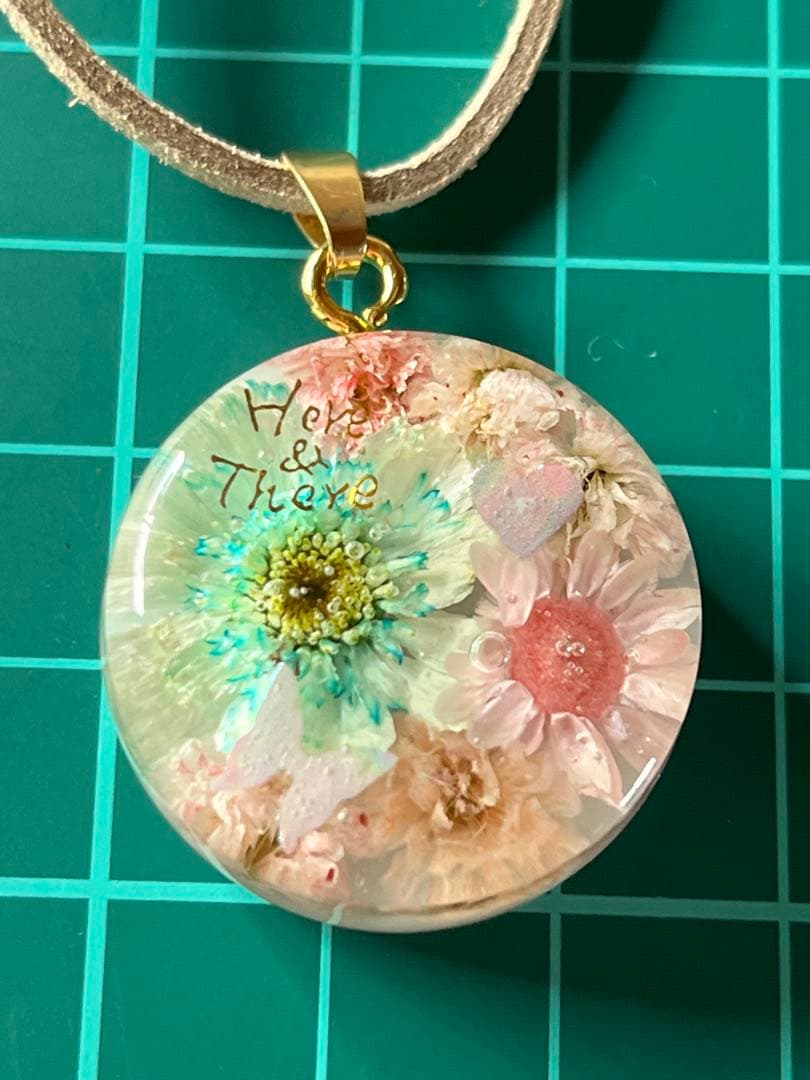 A255 マトリカリア レジンネックレス - メルカリ