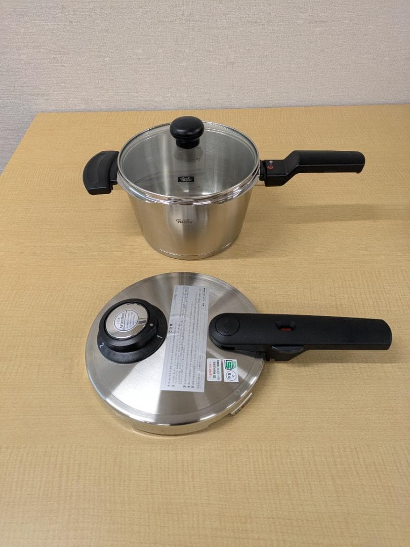 未使用品フィスラー(Fissler) 圧力鍋　コンフォート2.5L　ガラス蓋付き