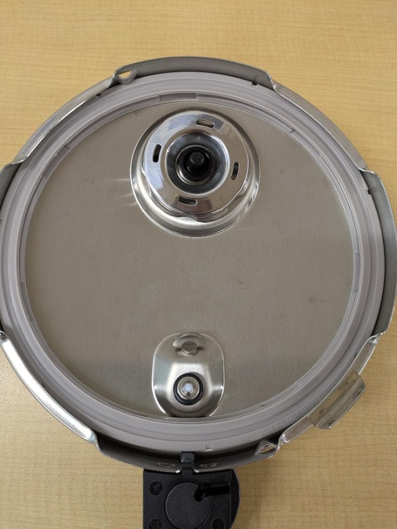 未使用品フィスラー(Fissler) 圧力鍋　コンフォート2.5L　ガラス蓋付き