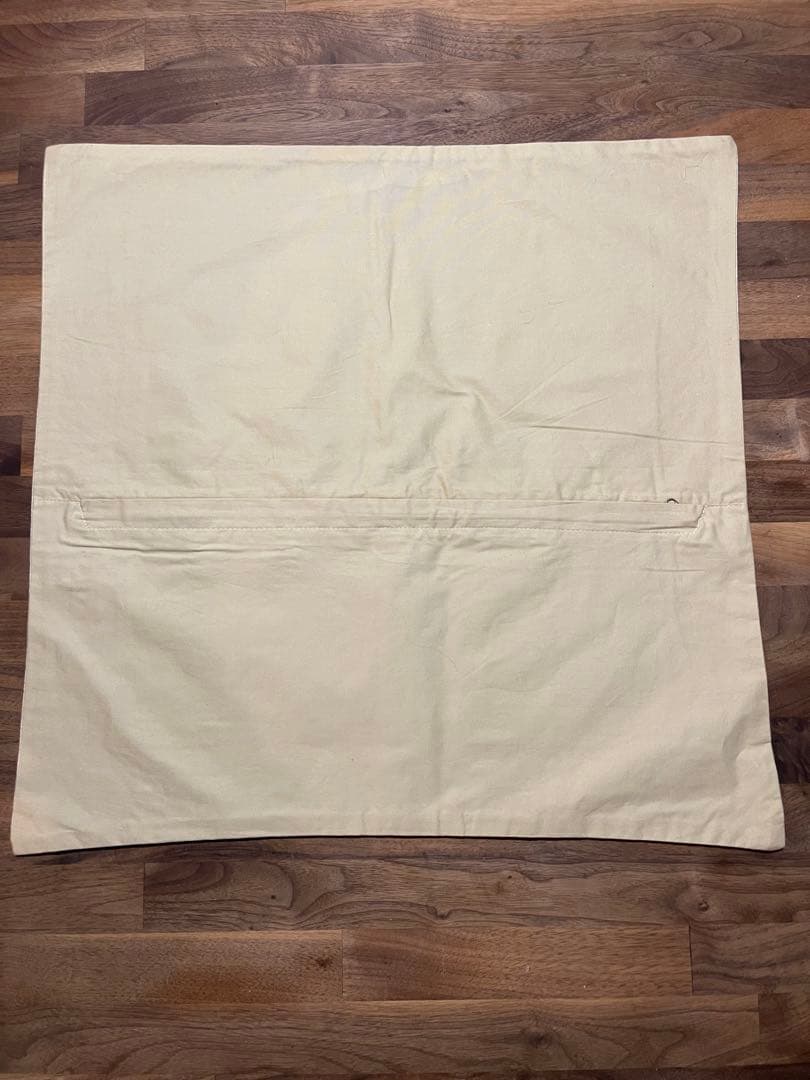 ウズベキスタン伝統刺繍スザニ　シルクonシルク　クッションカバー