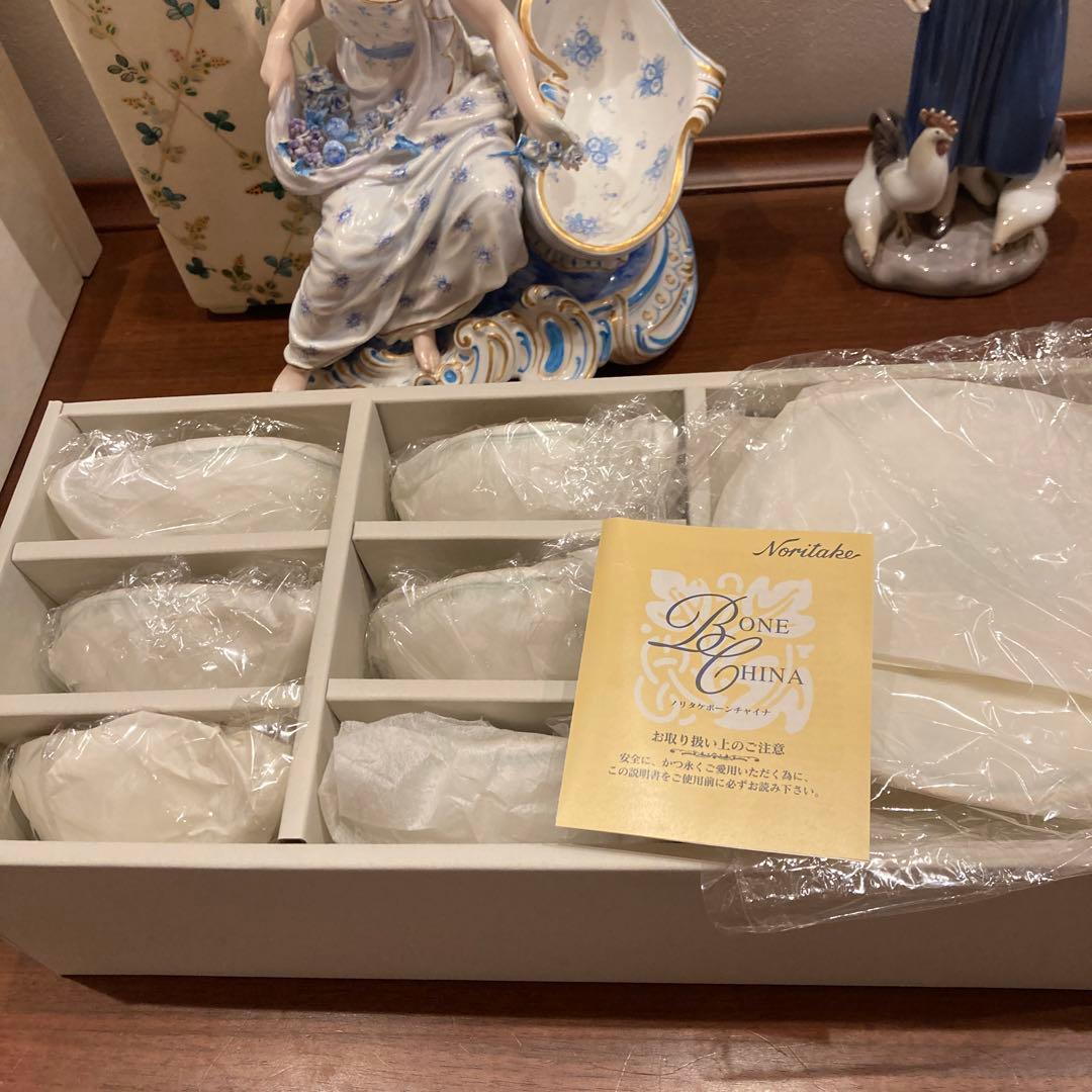 ノリタケ　白い小花のブーケ模様　６客　未使用