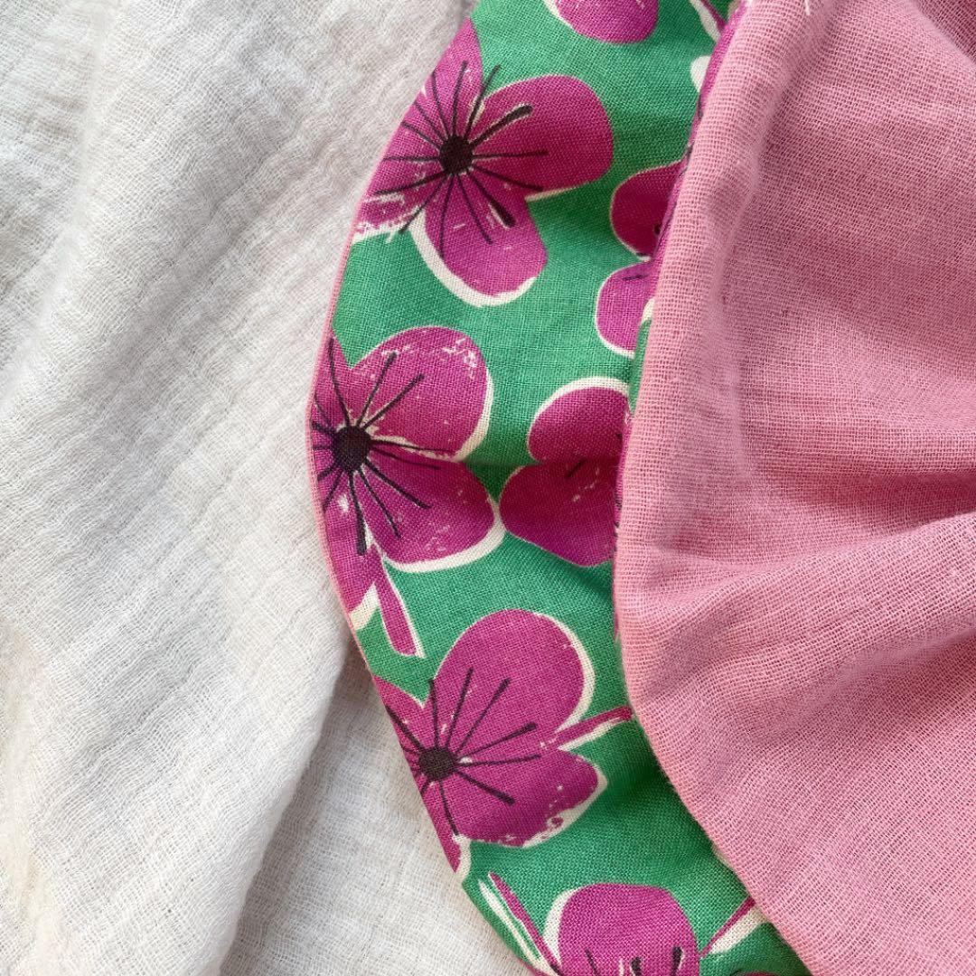 ★スタンプピンクフラワー×すもも★ ハンドメイド　リバーシブル　スタイ