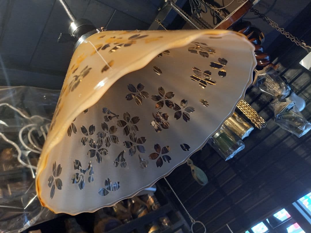 和　モダン　桜　サクラ　和柄　磨り硝子　ブラウン　フリル　シェード　ランプ