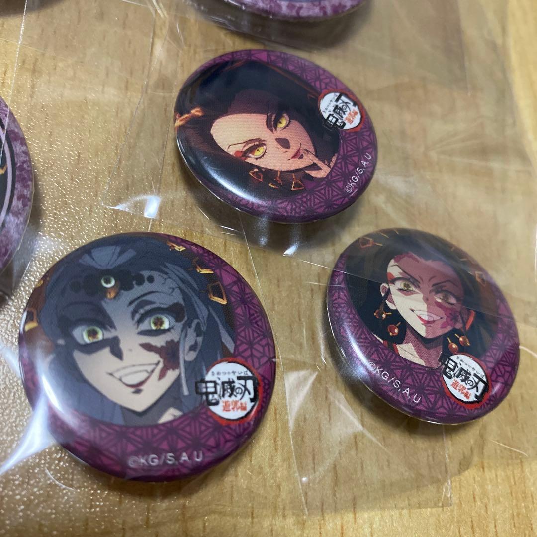 鬼滅の刃　遊郭編　絵巻カフェ　くじ引き　44mm 32mm 缶バッジ　堕姫