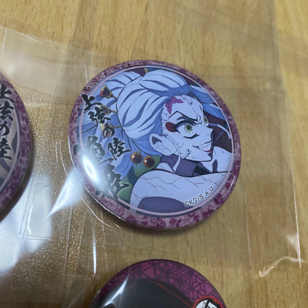 鬼滅の刃　遊郭編　絵巻カフェ　くじ引き　44mm 32mm 缶バッジ　堕姫