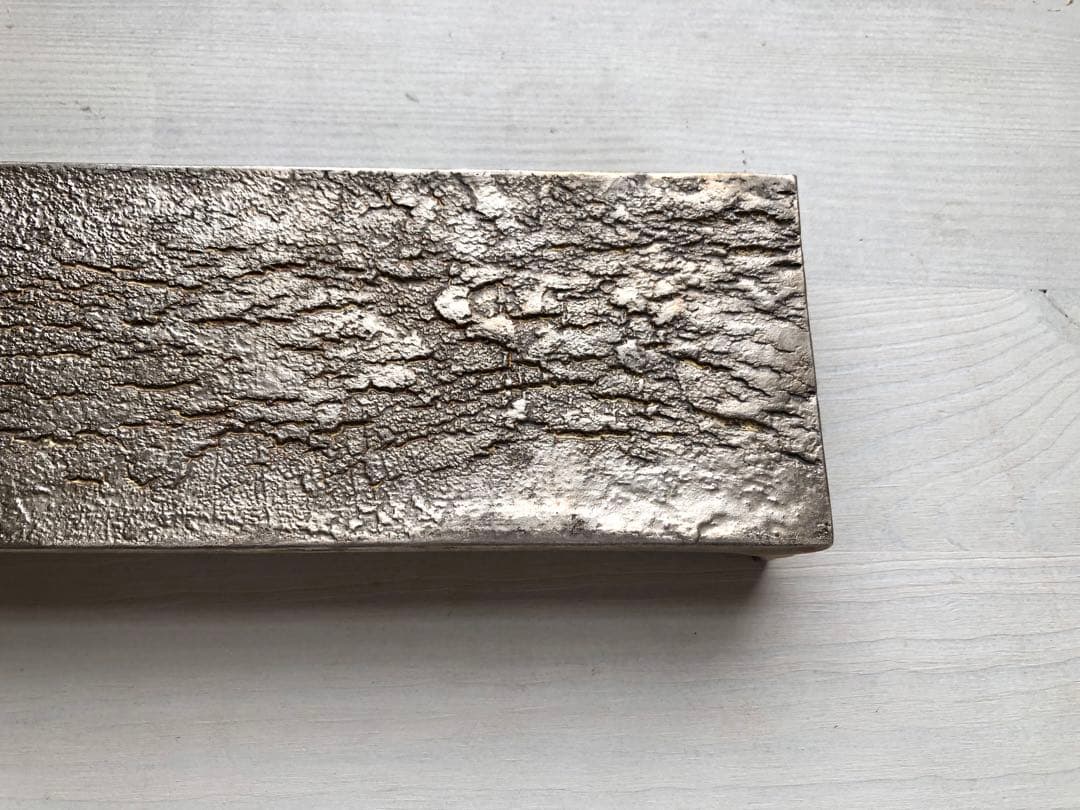 野田里美　足付 長板皿　銀彩