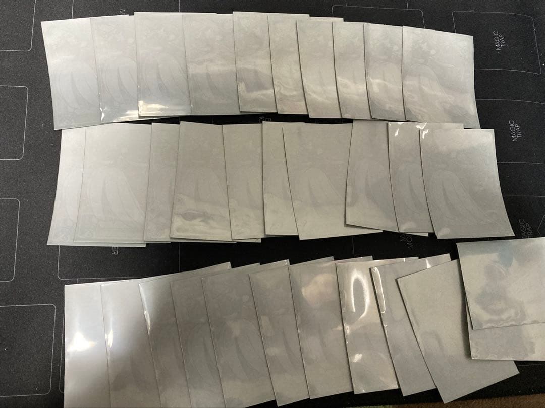 メガサーナイト　デッキシールド　スリーブ　32枚　開封済み