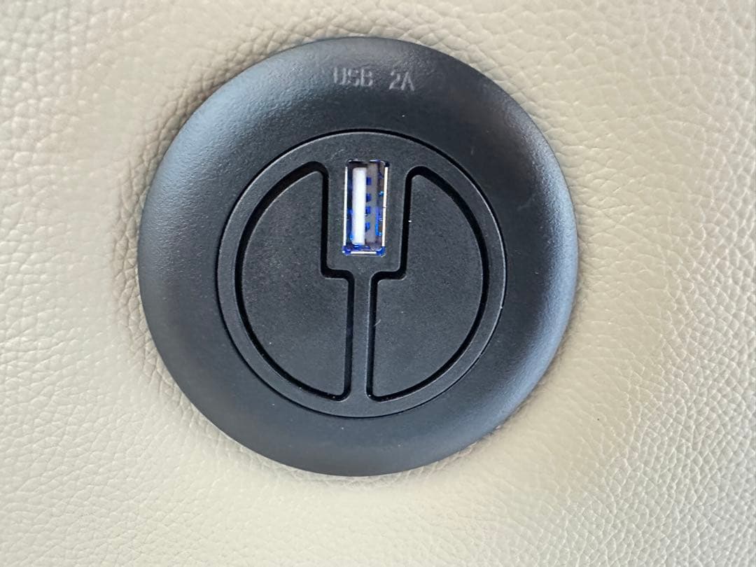 ニトリ　電動ベージュ レザー リクライニングソファ USB付き 東京引き取り