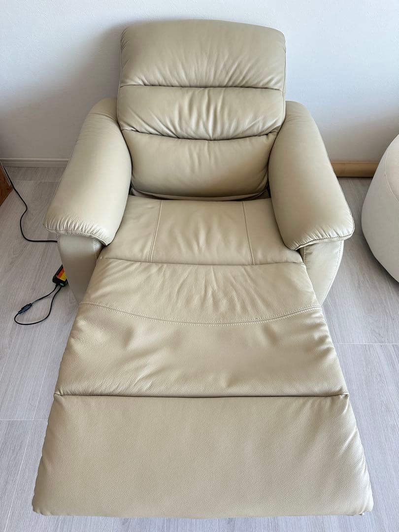 ニトリ　電動ベージュ レザー リクライニングソファ USB付き 東京引き取り