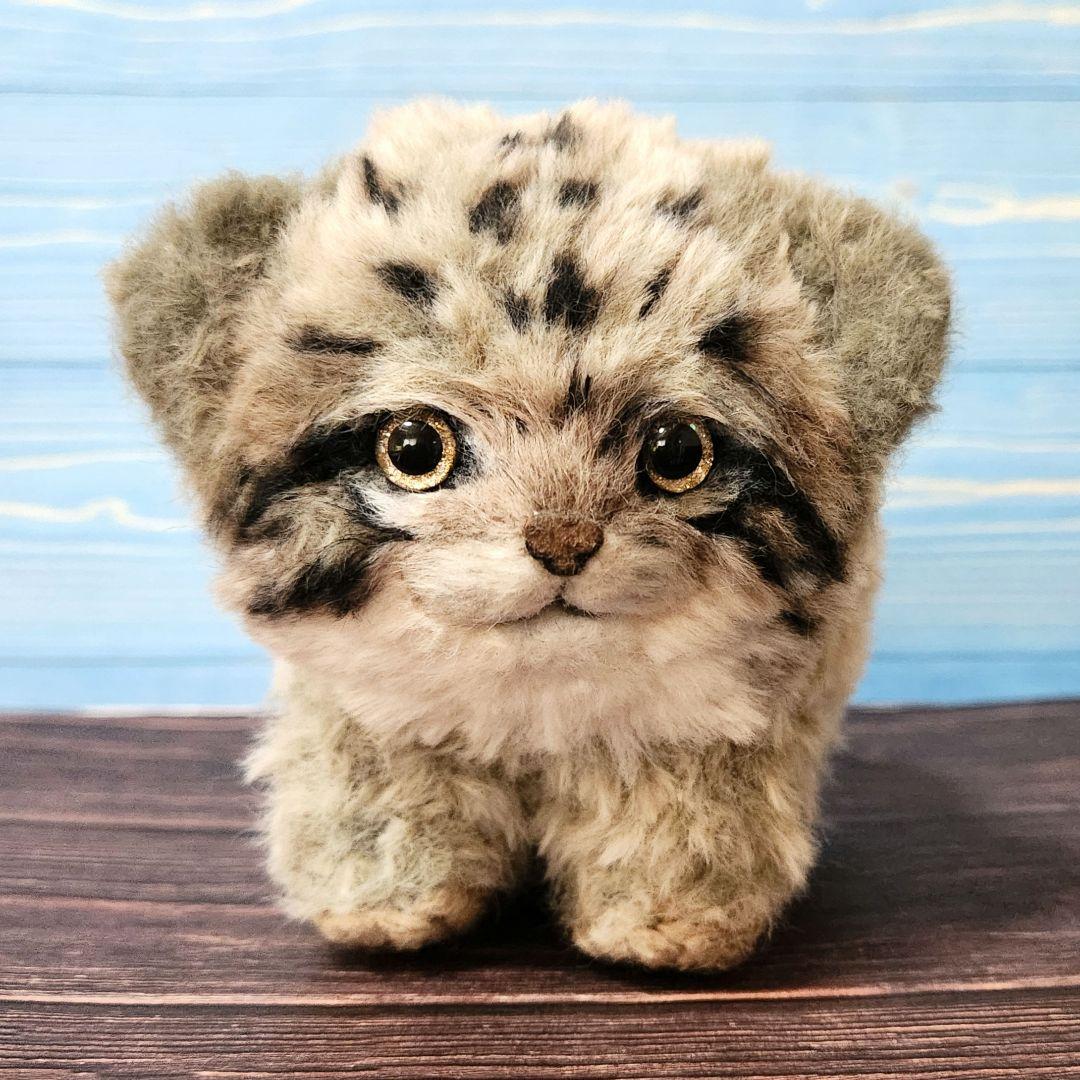 冒険中のマヌルネコちゃん(どっしりサイズ) あみぐるみ