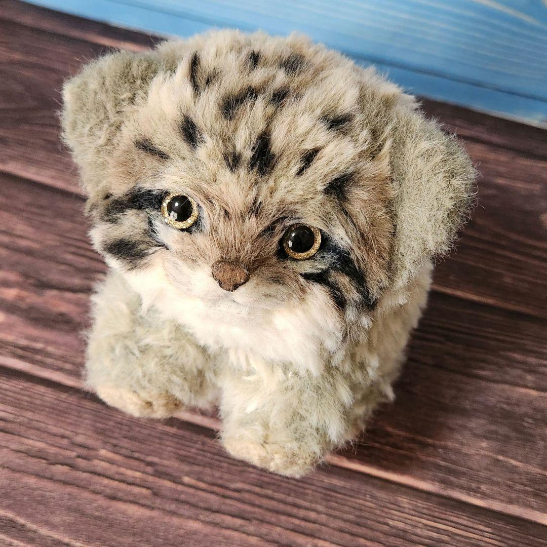 冒険中のマヌルネコちゃん(どっしりサイズ) あみぐるみ