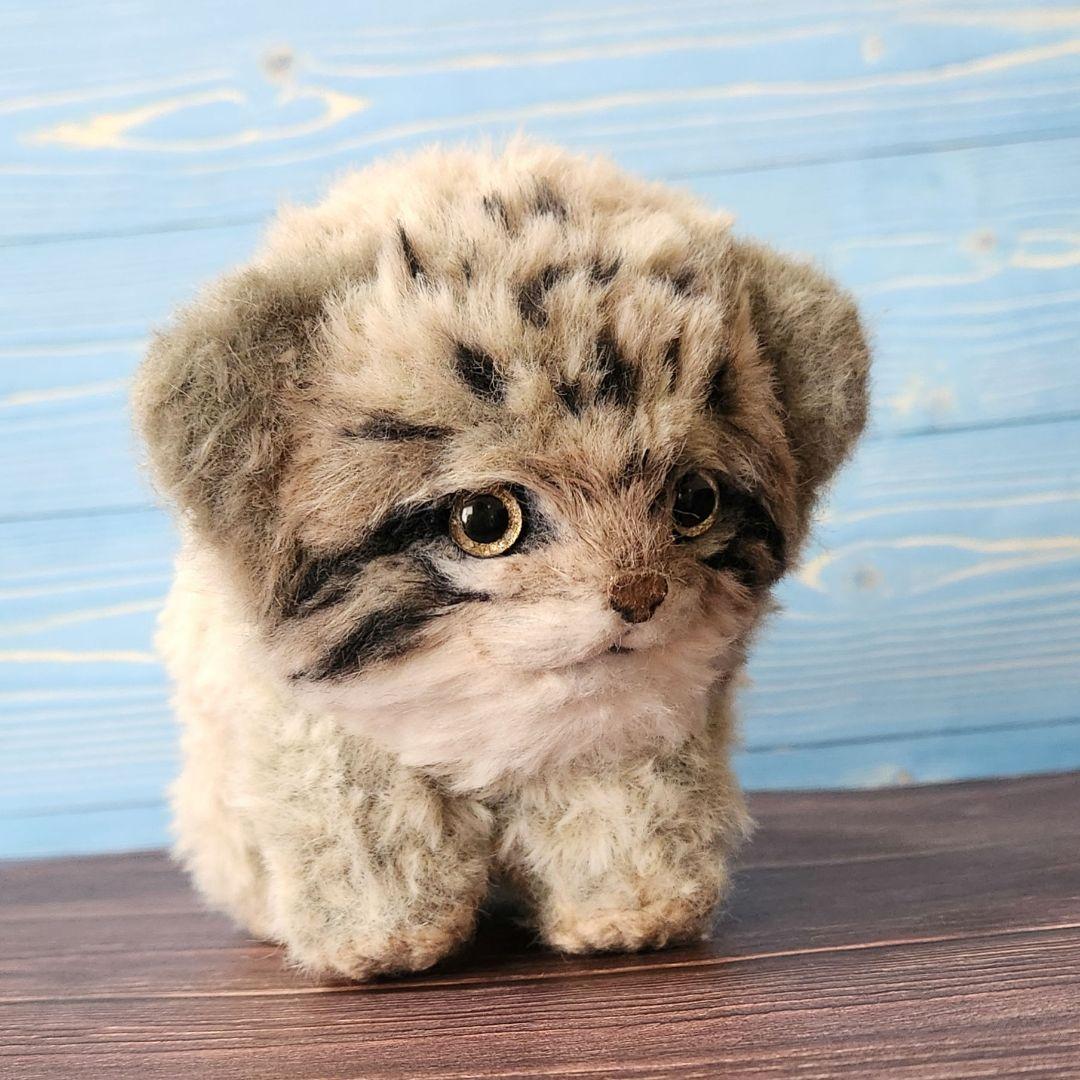 冒険中のマヌルネコちゃん(どっしりサイズ) あみぐるみ