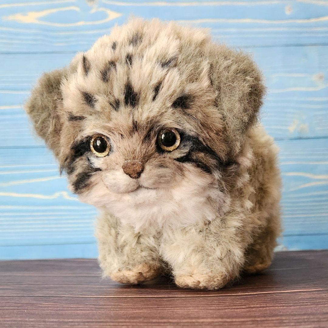 冒険中のマヌルネコちゃん(どっしりサイズ) あみぐるみ