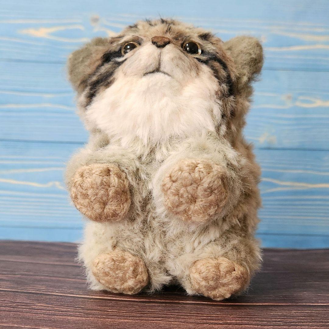 冒険中のマヌルネコちゃん(どっしりサイズ) あみぐるみ