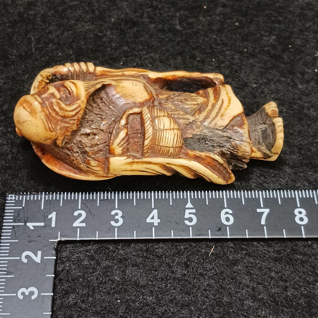 専用X214-2 江戸時代根付 細密彫刻 人物根付 鹿角材彫刻 ね