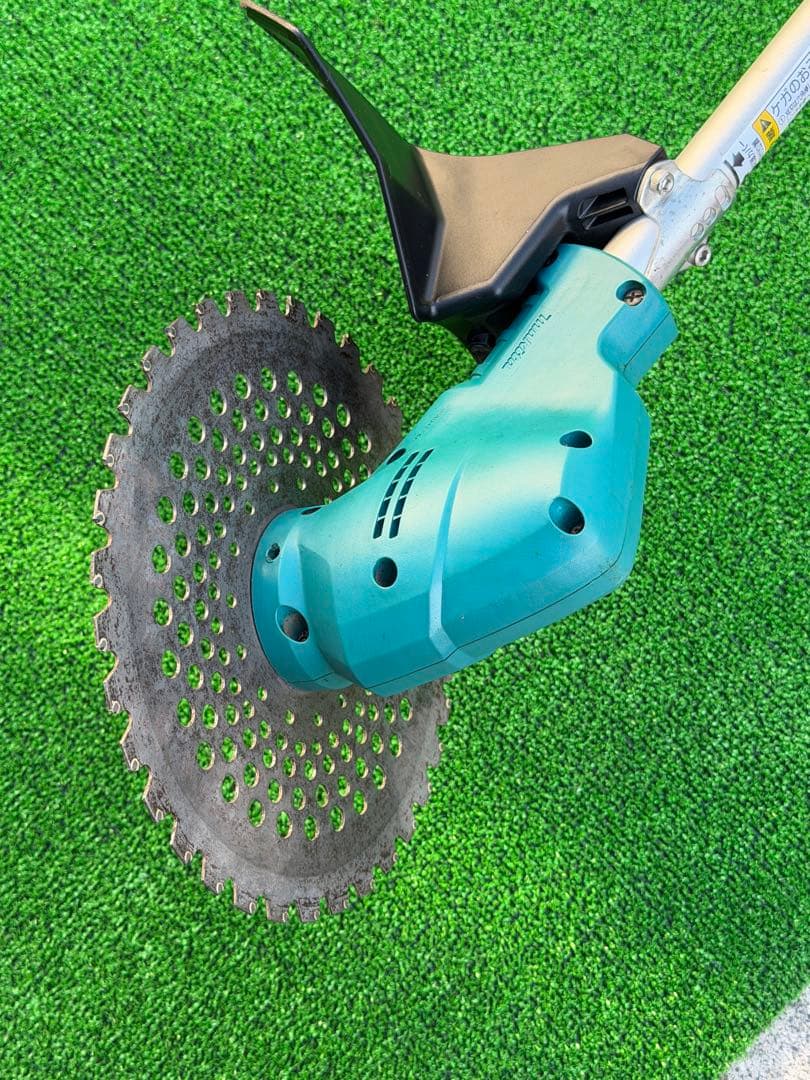 makita マキタ　充電式草刈機 MUR142UD