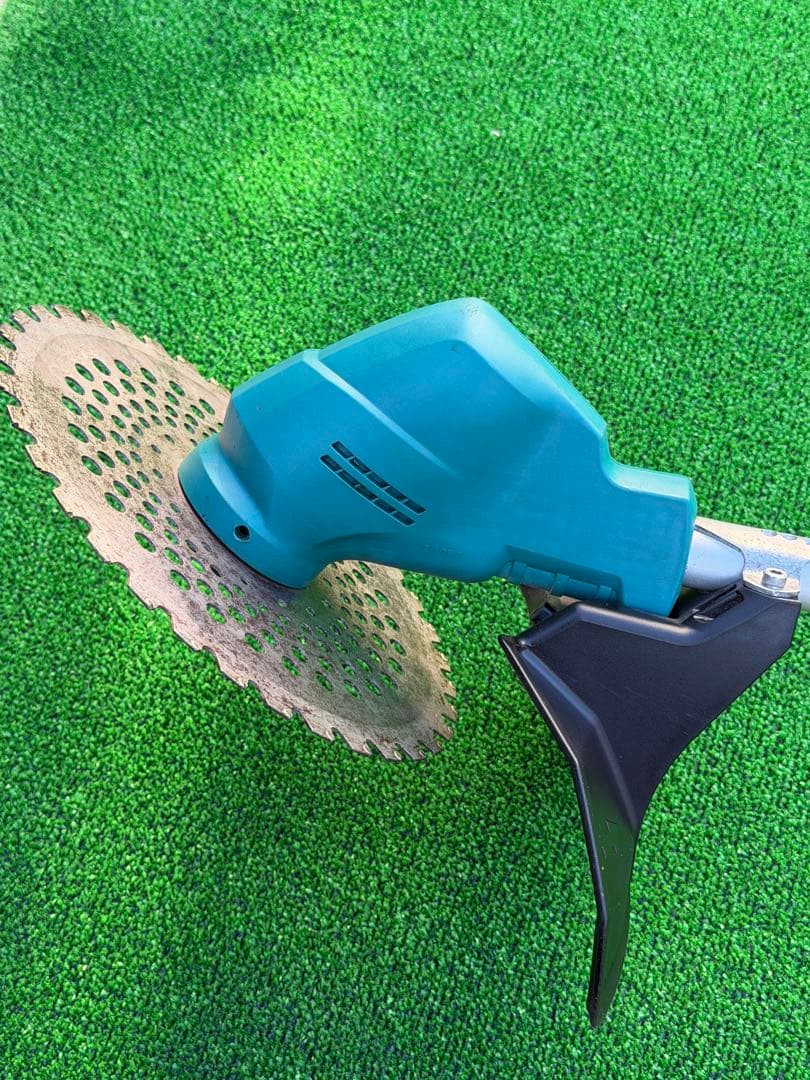 makita マキタ　充電式草刈機 MUR142UD