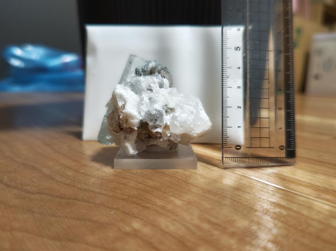 鉱物標本　雲母・アクアマリン・ゴシェナイトの結晶