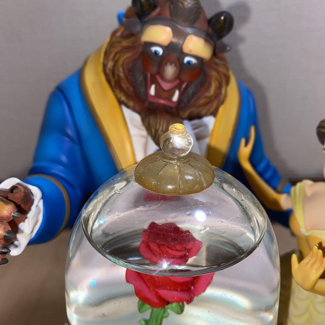 ディズニー　美女と野獣　オルゴール付きスノードームフィギュア