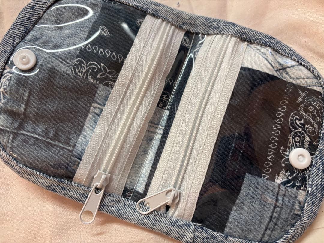 2つ折りポーチ ゼブラ柄デニム