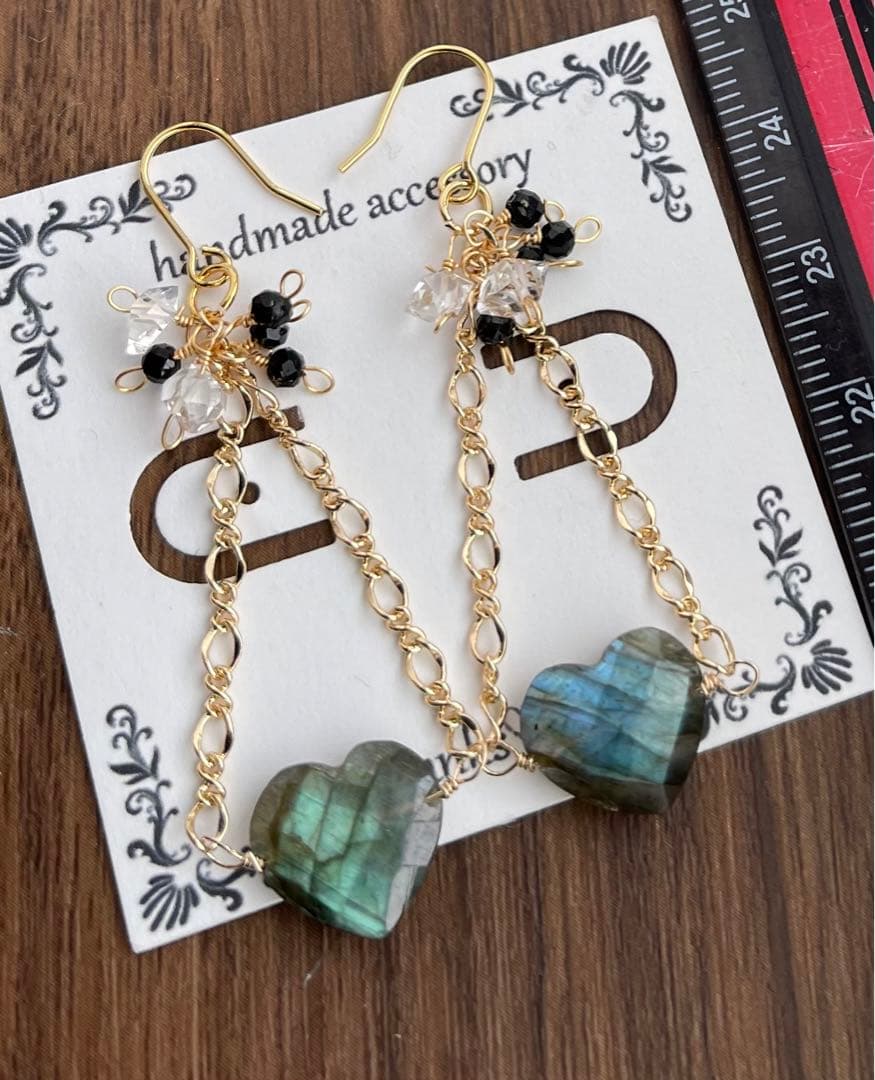 ハートラブラドライトのピアスチャーム·͜· ︎︎