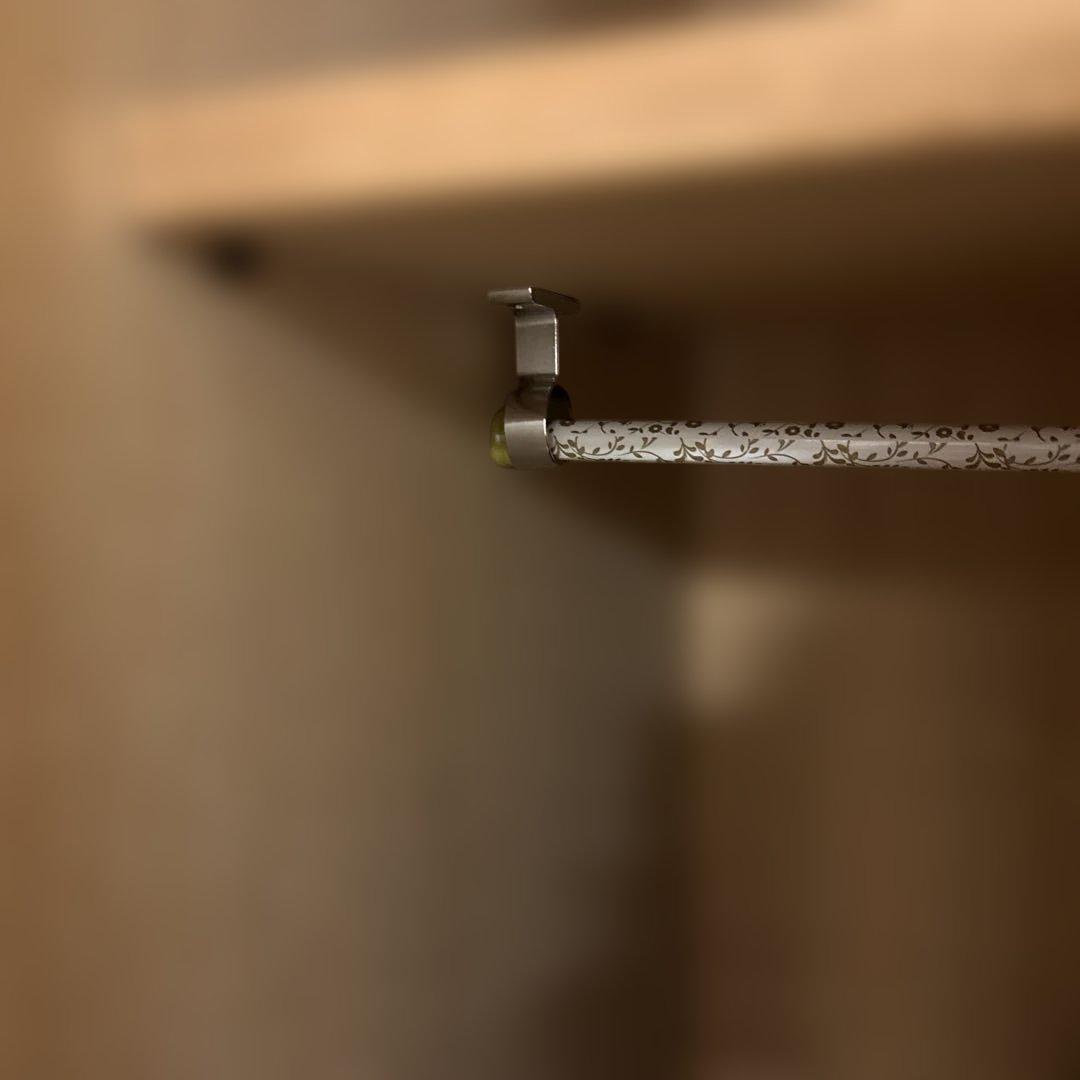 桐ダンス（開戸裏にミラー付き・右扉は両開き・上段に収納箇所があり