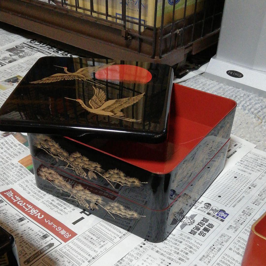 お重箱とコップ