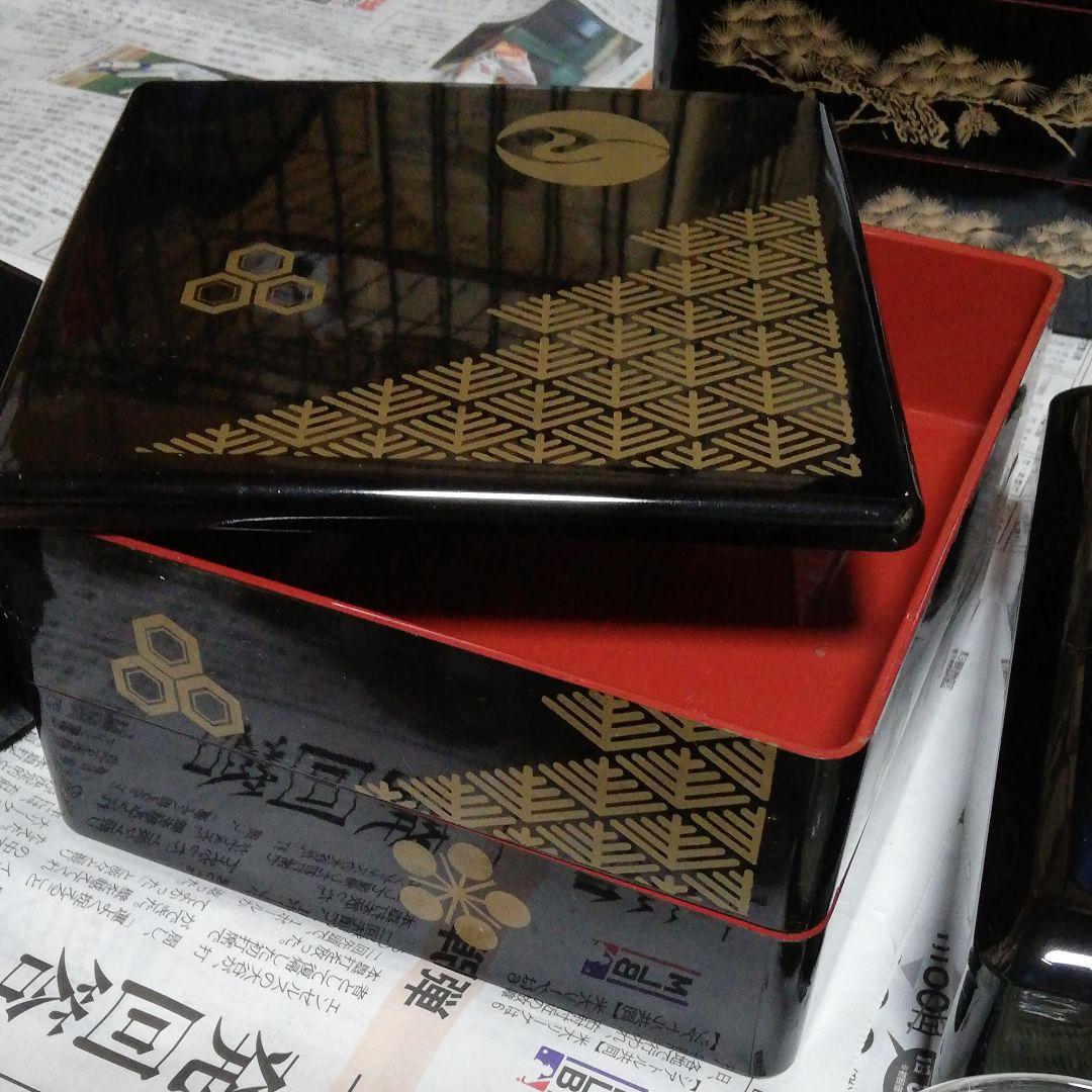 お重箱とコップ