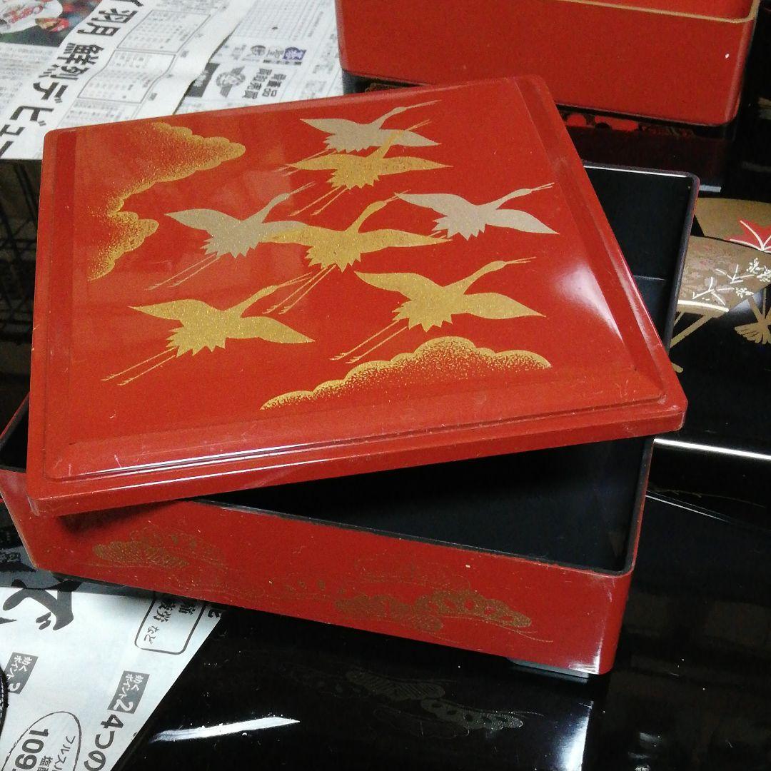 お重箱とコップ