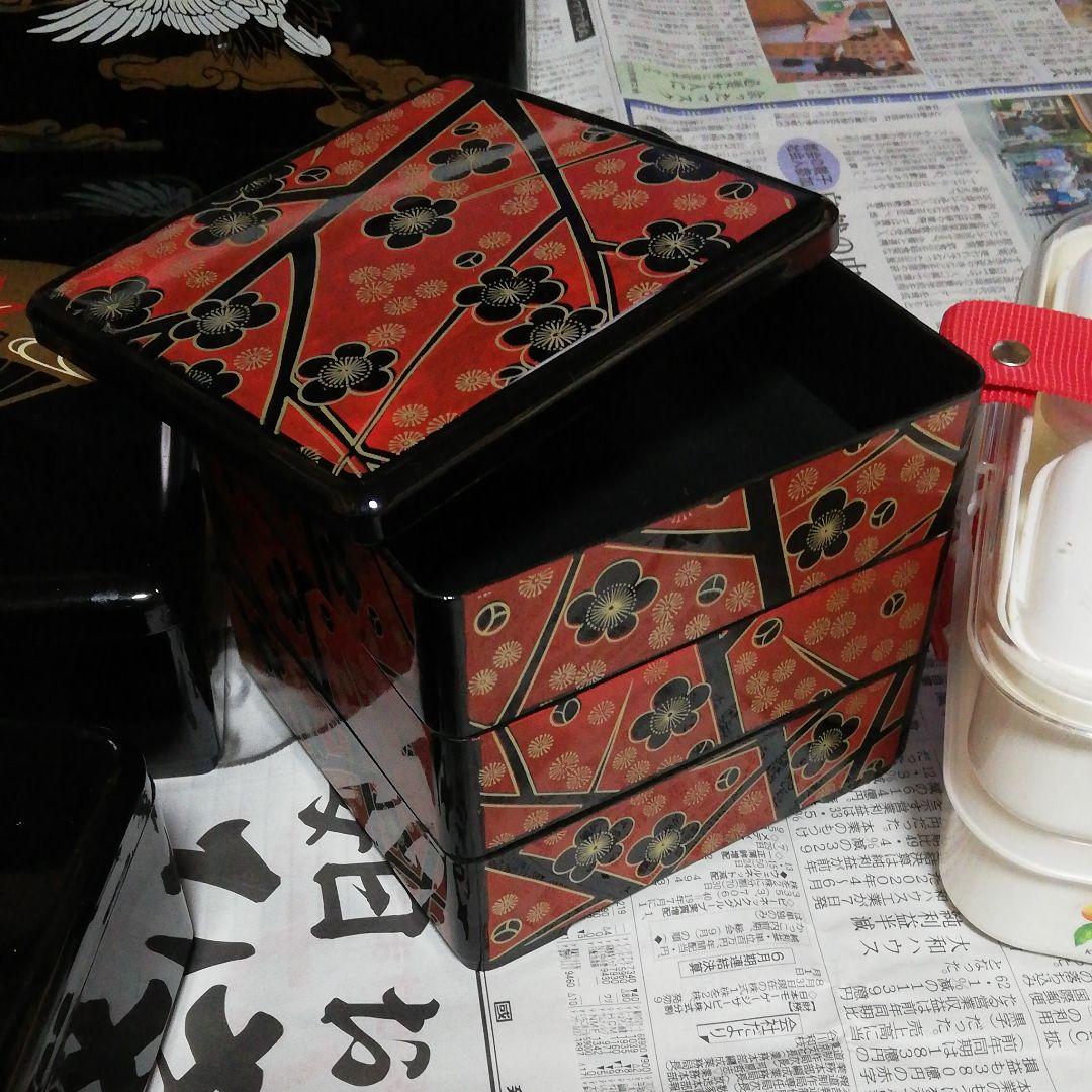 お重箱とコップ