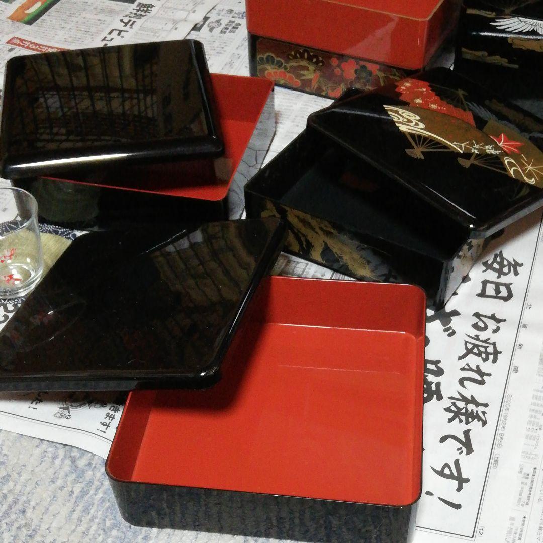 お重箱とコップ