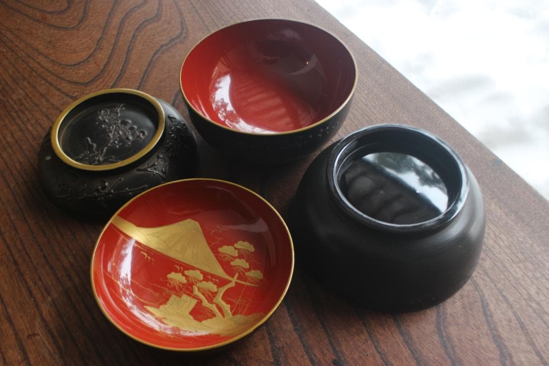 極小傷あり！風情ある鉄錆塗に見返し富士蒔絵の映える煮物椀2点（検