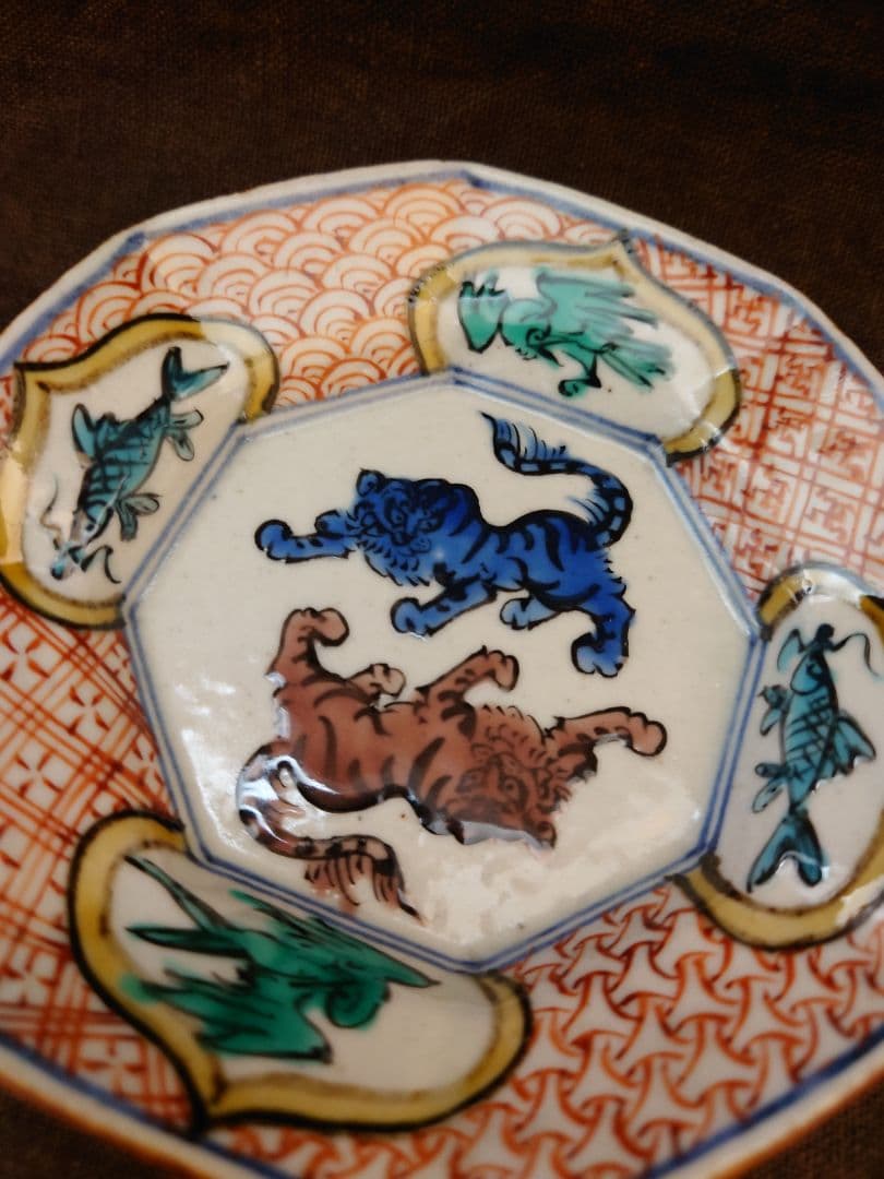 松浦コータロー 八角形の虎と魚の手描き皿