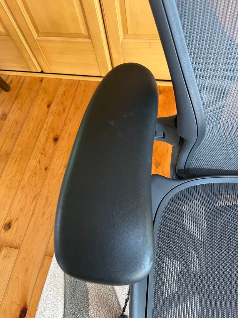 「クリップナッツ」《美品》アーロンチェア リマスタード Bサイズ