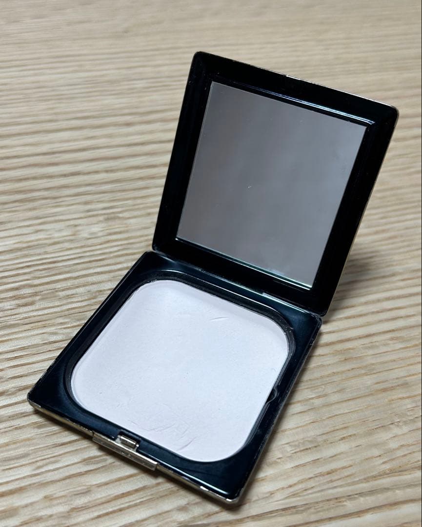 クレドポーボーテ　プードルコンパクトエサンシエルｎ　エレガントスリム