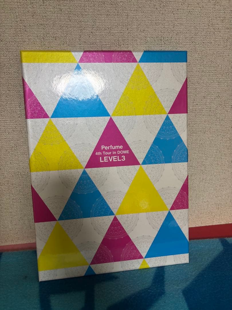 Perfume 写真集7冊、ツアーパンフレット9冊 - メルカリ