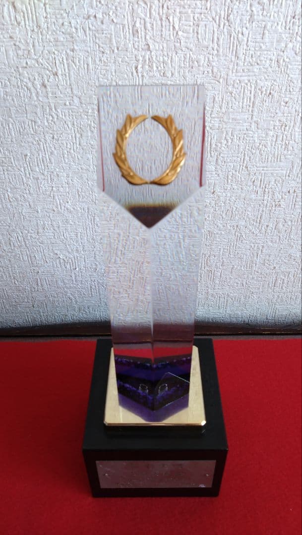 人見友紀　トロフィー　伝説の逃亡画家　人見友紀